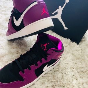 Air Jordan 1 MID GG
